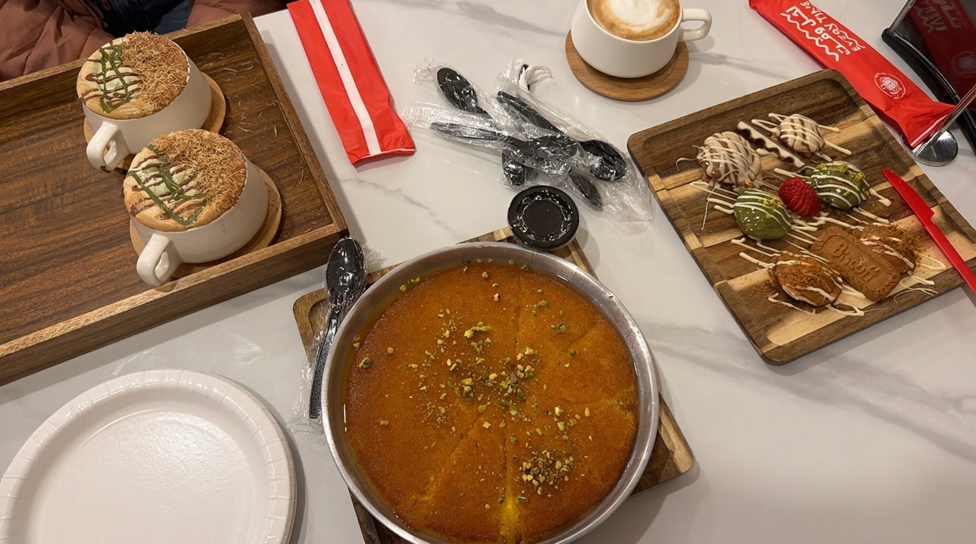Kunafa and Awarr Qalb juice